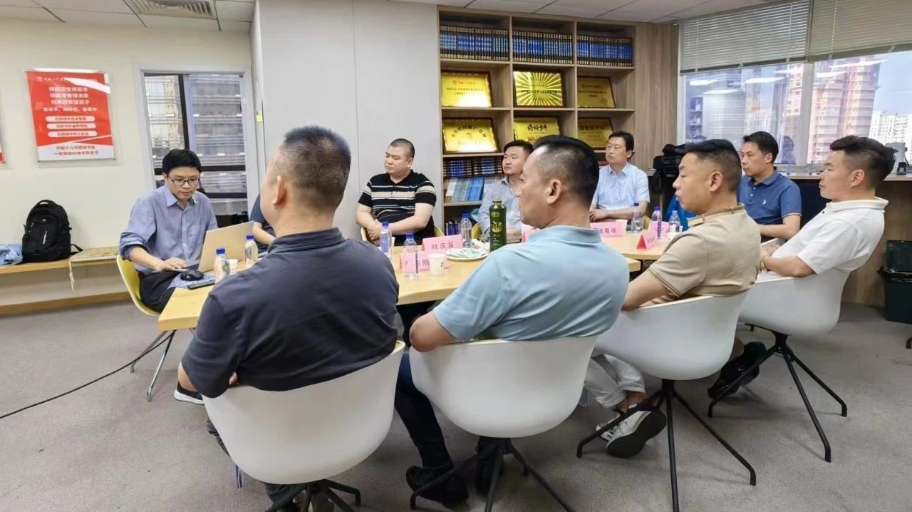 海鸚云控股舉辦“智啟未來(lái)，贏在AI”主題沙龍活動(dòng)二圖