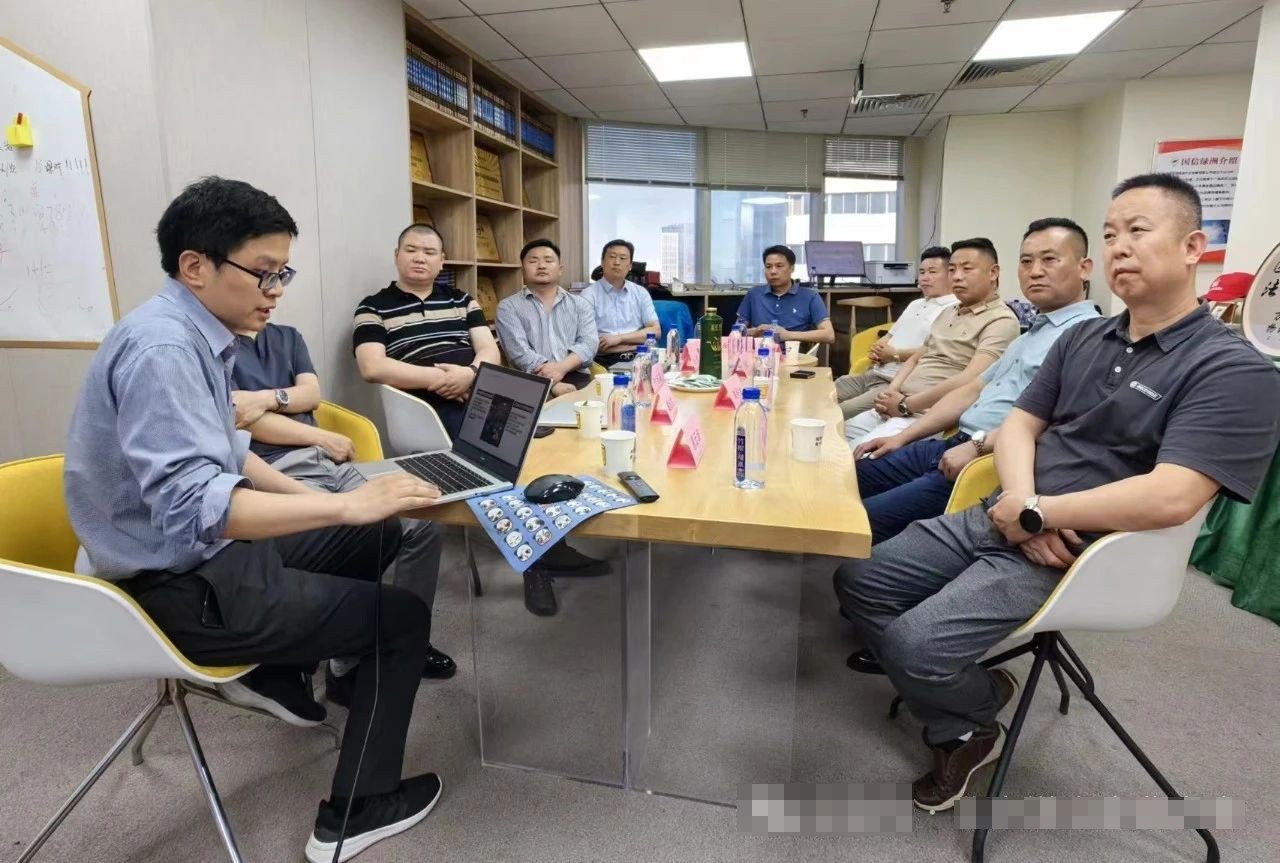 由海鸚云控股舉辦的“智啟未來，贏在AI”主題活動取得圓滿成功三圖
